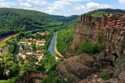 DIGITAL TREASURE LUTZELBOURG (BY FOOT) - Exploregion