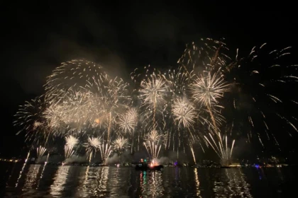 Feuerwerk am Meer in Cannes - Exploregion