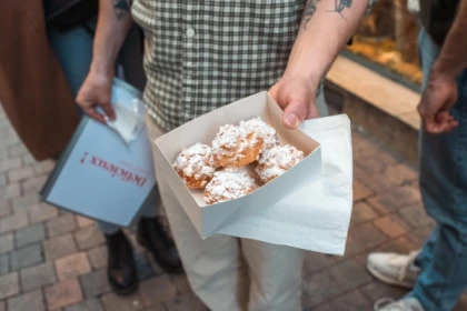 Gourmet Walking Tour : History, Sweets & Wine - Exploregion