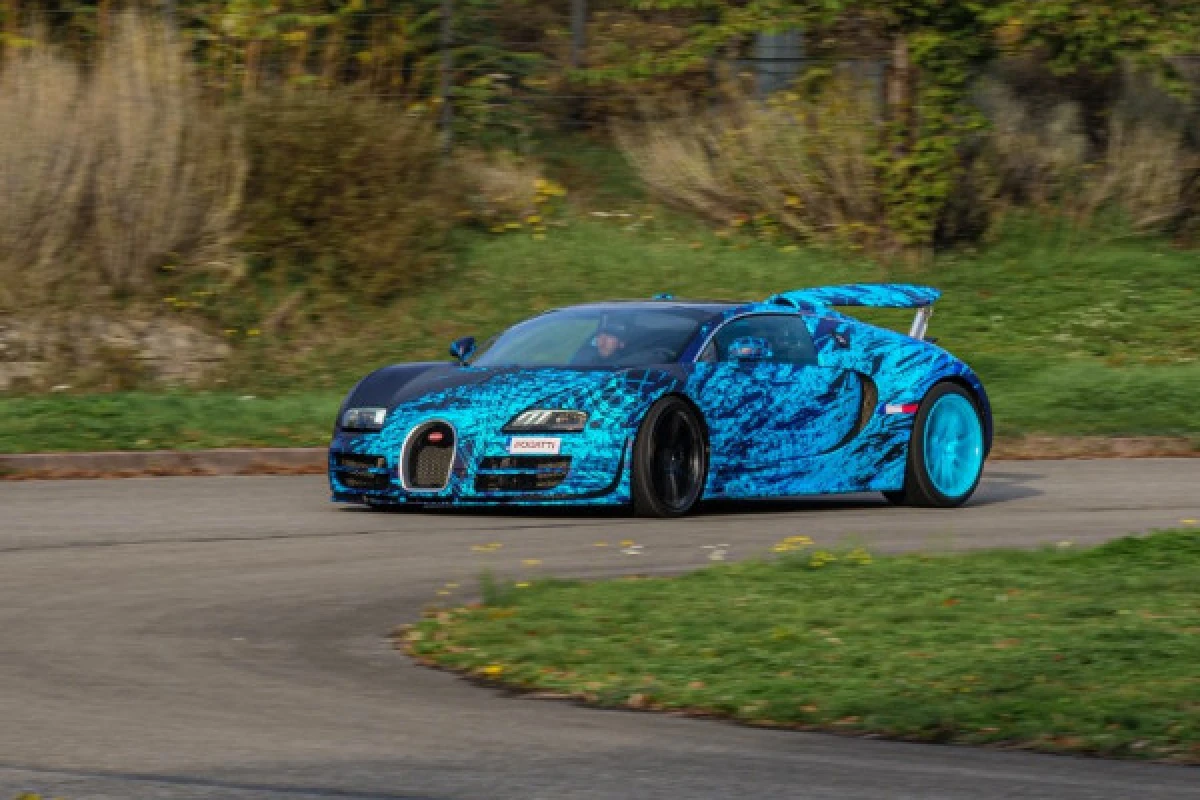 Bugatti Veyron Grand Sport Vitesse - 2013 - Exploregion Bugatti Veyron Grand Sport Vitesse - 2013 - Exploregion