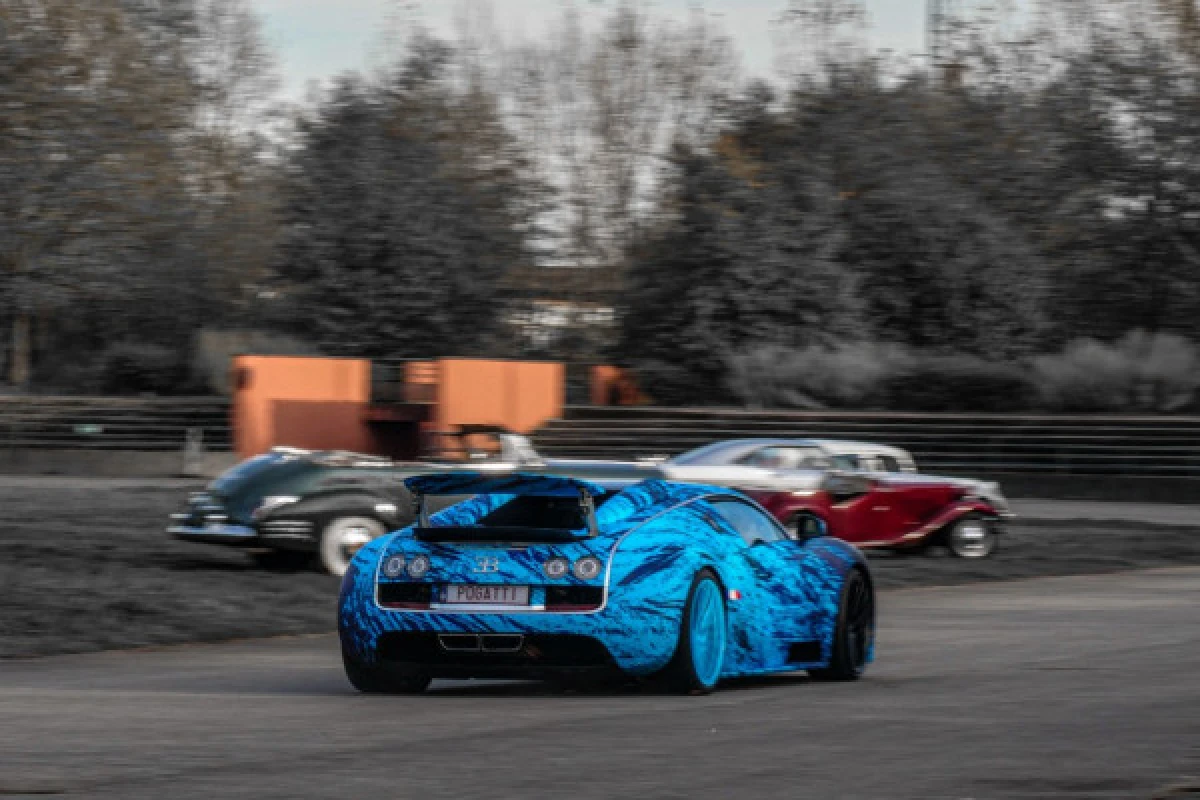 Bugatti Veyron Grand Sport Vitesse - 2013 - Exploregion Bugatti Veyron Grand Sport Vitesse - 2013 - Exploregion
