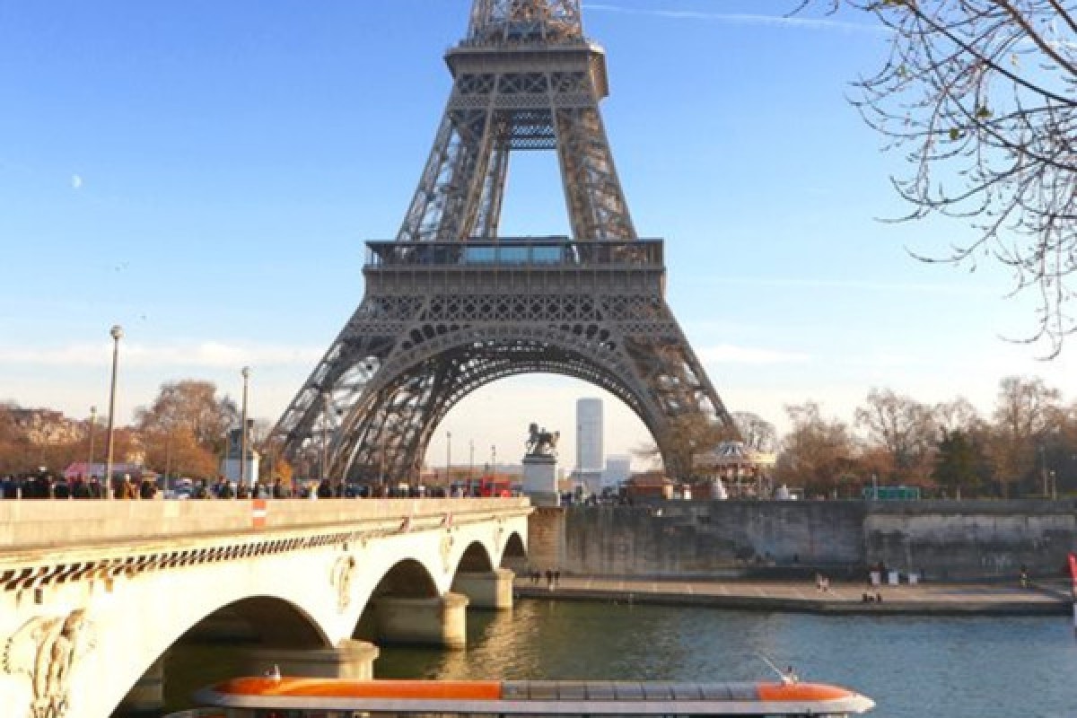 Unusual cruise on the Seine River - Exploregion