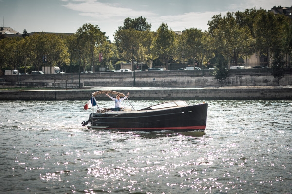 Private cruise with champagne from Louvre Museum OTA - Exploregion