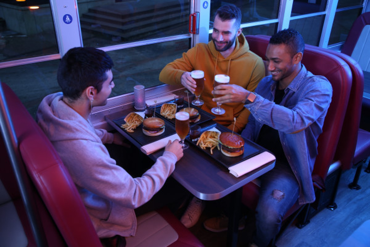 Erleben Sie Amerikanisches Essen in einem authentischen Schulbus - Exploregion