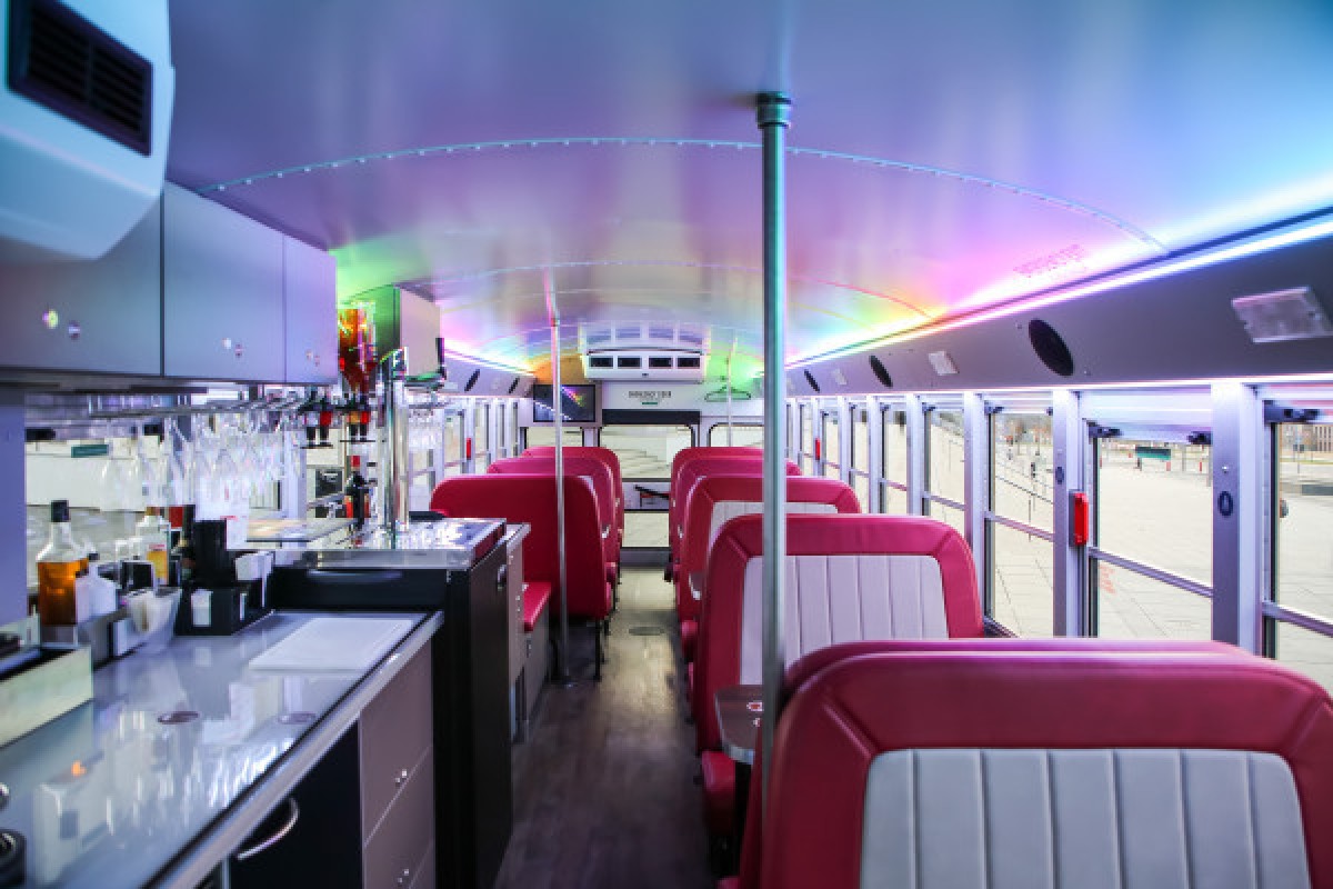 Erleben Sie Amerikanisches Essen in einem authentischen Schulbus - Exploregion