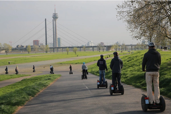 Düsseldorf: City- und Rheintour XXL (max. 180 Min) - Exploregion