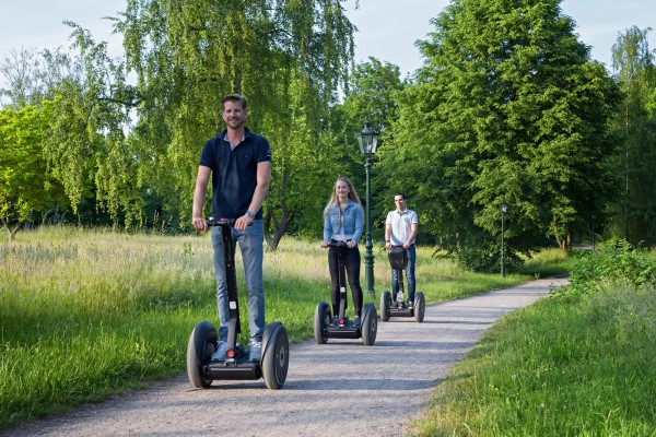 Düsseldorf: Kaiserswerth-Segway-Tour mit Fähre (max. 120 Min) - Exploregion