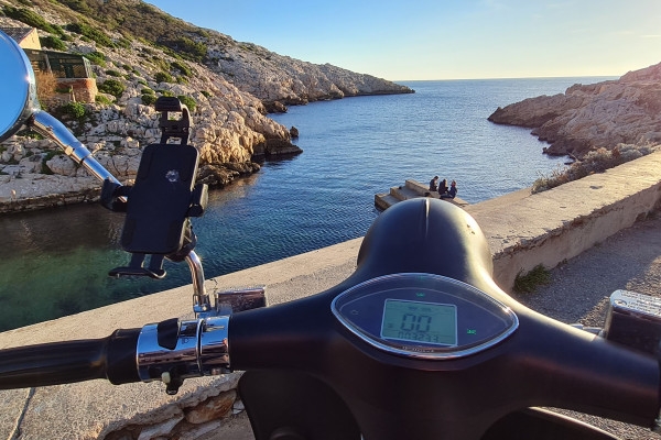 E Motorbike Rental  adventure in Marseille with app - Exploregion