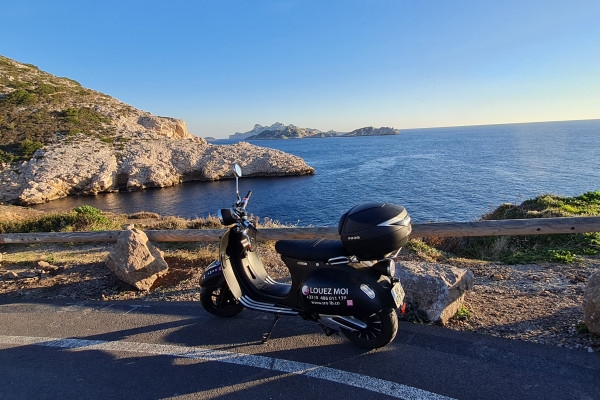 E Motorbike Rental  adventure in Marseille with app - Exploregion
