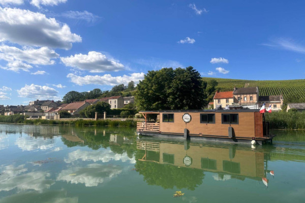 Interlude Cruise on a Solar House Boat in Champagne - Exploregion