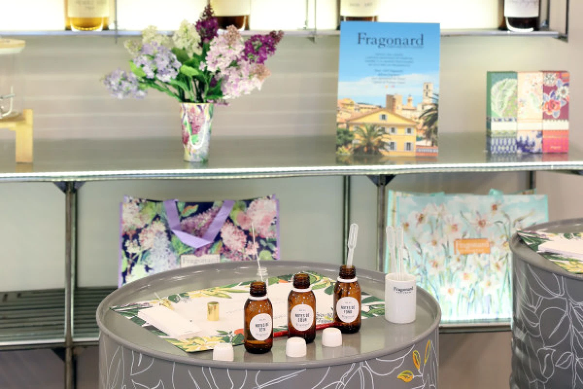 Mini Perfume Making Workshop - PARIS - Only in FRENCH - Exploregion