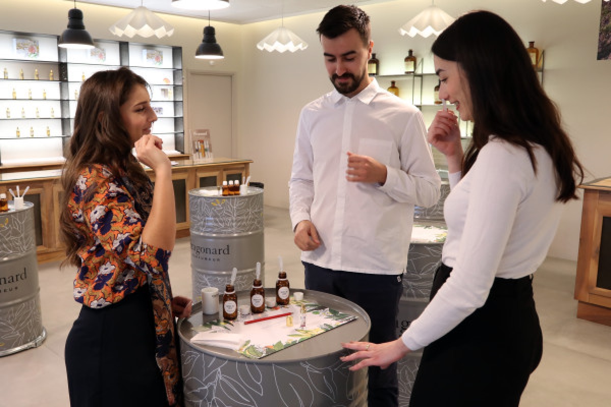 Mini Taller de Perfumes - PARÍS - SOLO en español - Exploregion