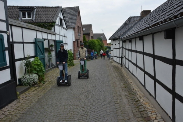 Neuss: Schloss Dyck-Tour (max. 120 Min) - Exploregion