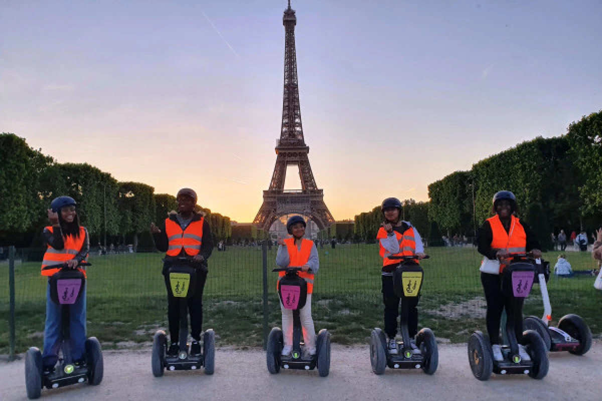 Paris By Night Segway tour - Exploregion