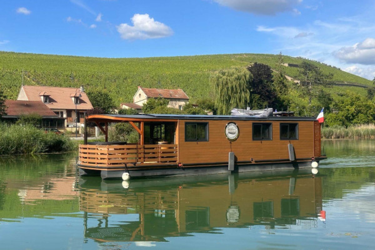 Semi-Private Solar House Boat Cruise in Champagne - Exploregion