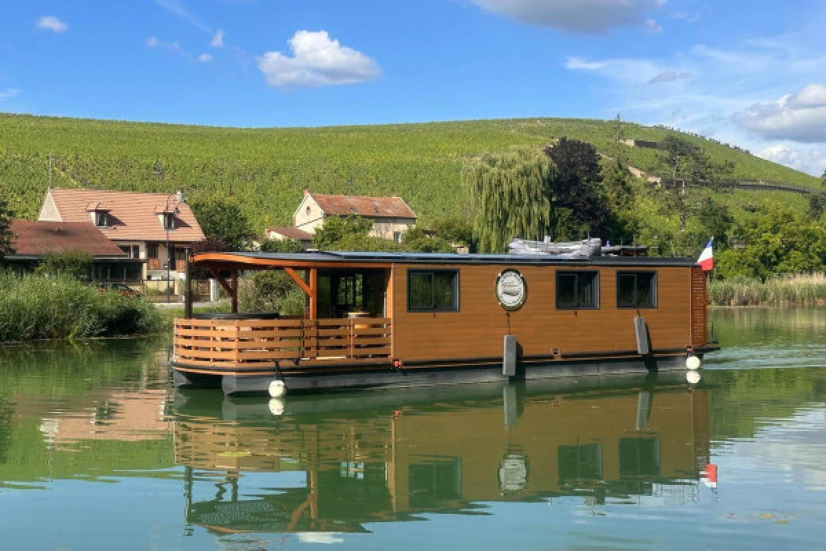 Semi-Private Solar House Boat Cruise in Champagne - Exploregion