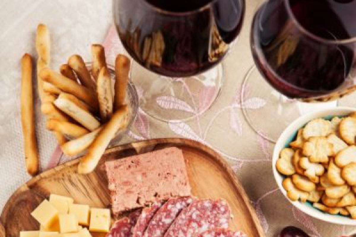 Milan Aperitivo & Street Food Tour - Exploregion