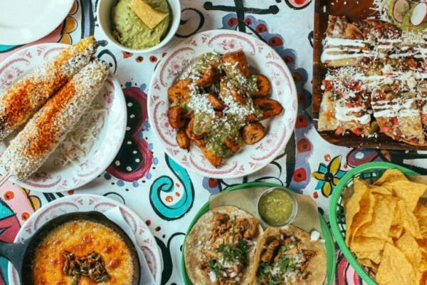 Das authentische Latino-Essen Erlebnis im Amerikanischen Bus - Exploregion