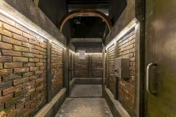 The Batcave: Secret Missions at Batman Escape Paris - Exploregion