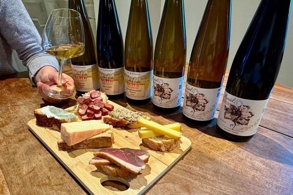 Kellerbesichtigung & Weinprobe mit weiblichem Touch - Gourmet-Formel - Exploregion