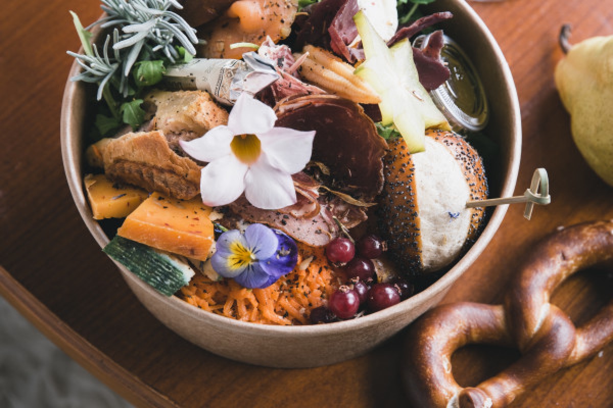 Wine tour, tasting and picnic basket - Exploregion