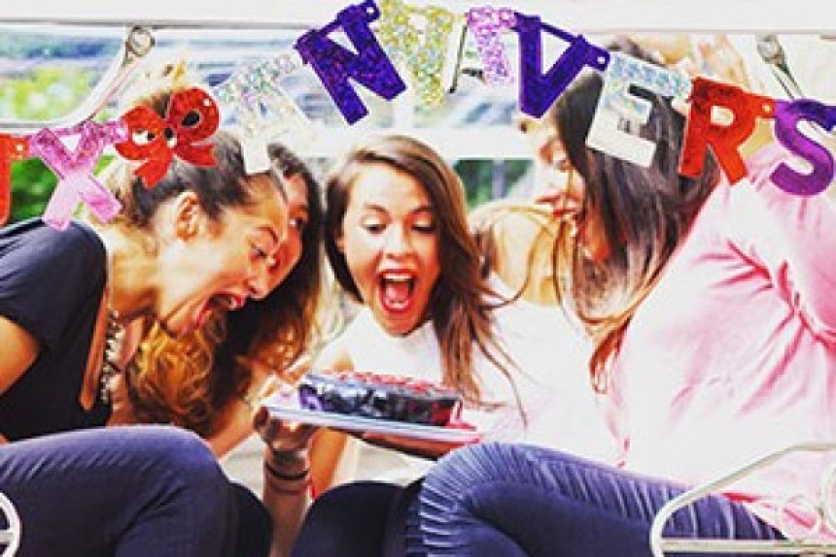 YOUR BIRTHDAY BY TUKTUK! (1h) - Exploregion